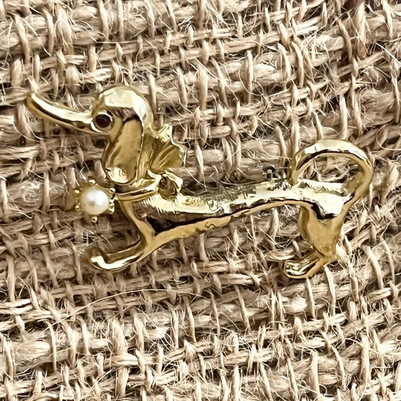 Vintage Dachshund Dog Gold Tone Rhinestone Eye Faux Pearl Brooch - Picture 13 of 14